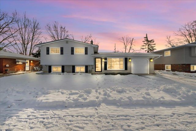 33027 Meadowlark Street, Farmington, MI 48336