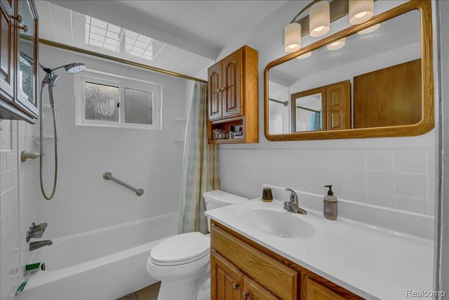 33027 Meadowlark Street, Farmington, MI 48336