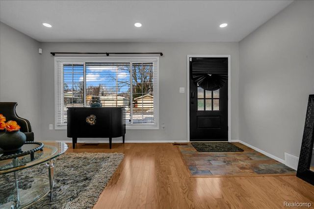 33027 Meadowlark Street, Farmington, MI 48336