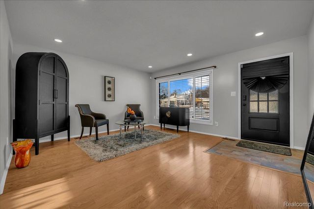 33027 Meadowlark Street, Farmington, MI 48336