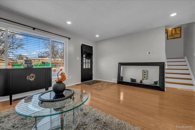 33027 Meadowlark Street, Farmington, MI 48336