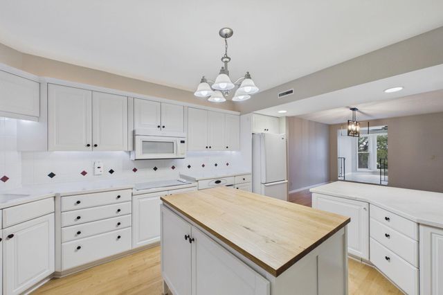 1021 Sibley Memorial Highway 204, Mendota Heights, MN 55118