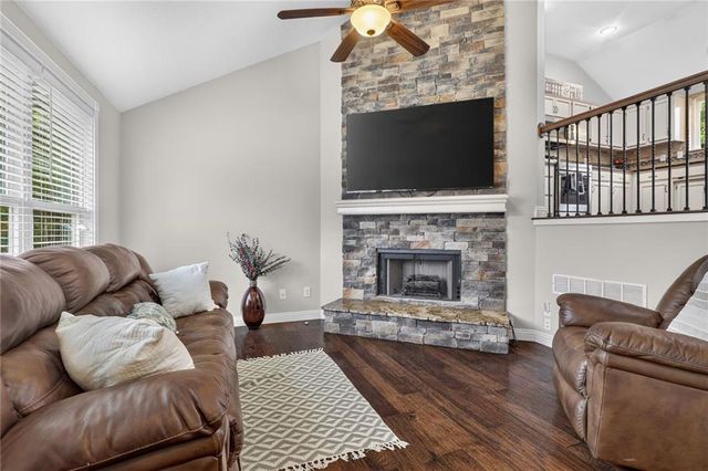 10307 NW 85th Court, Kansas City, MO 64153