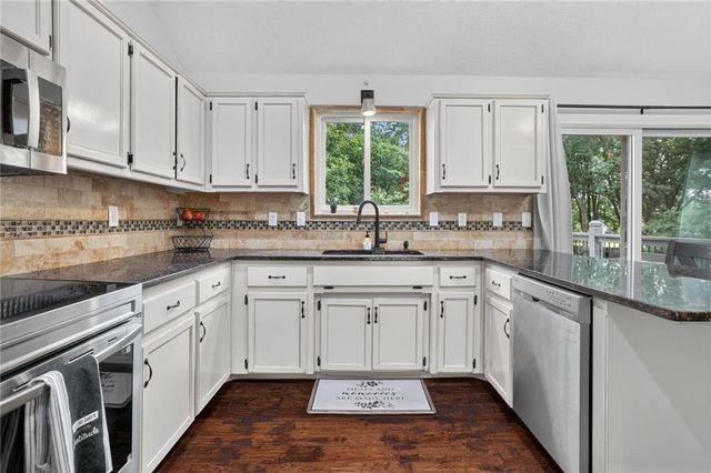 10307 NW 85th Court, Kansas City, MO 64153