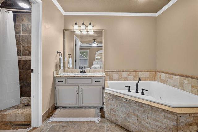 10307 NW 85th Court, Kansas City, MO 64153