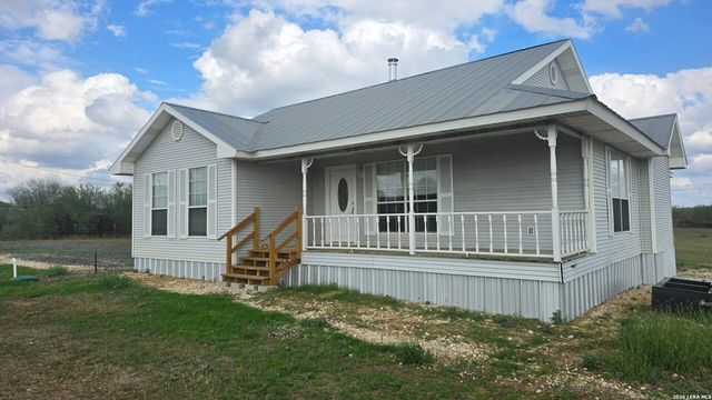 501 S Parker, Nixon, TX 78140