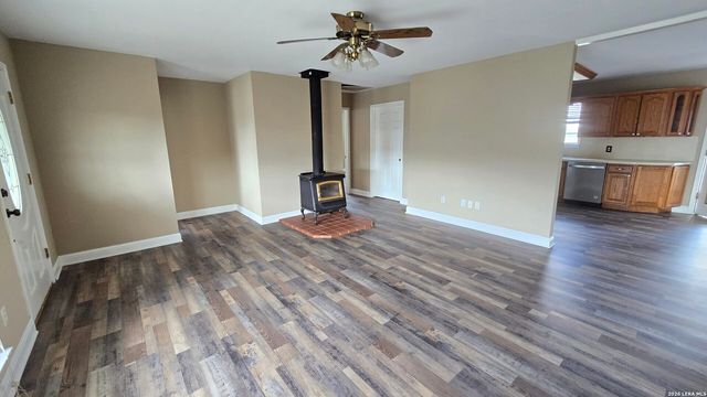 501 S Parker, Nixon, TX 78140