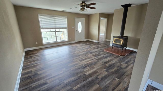 501 S Parker, Nixon, TX 78140