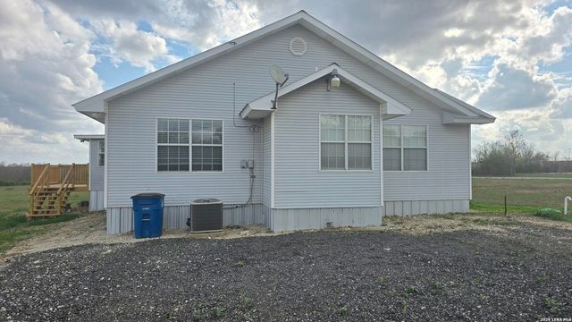 501 S Parker, Nixon, TX 78140