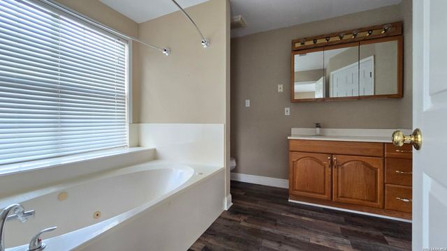 501 S Parker, Nixon, TX 78140