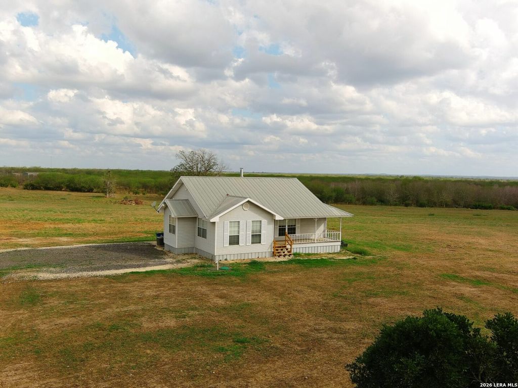 501 S Parker, Nixon, TX 78140