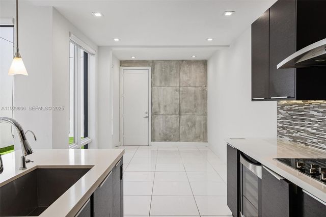 6308 NW 104th Path, Doral, FL 33178