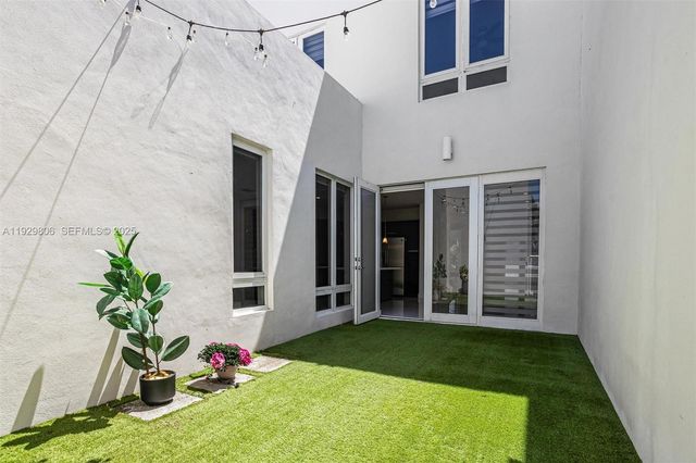 6308 NW 104th Path, Doral, FL 33178