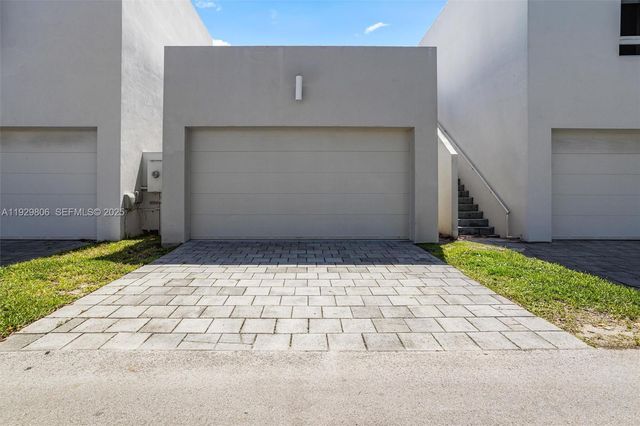 6308 NW 104th Path, Doral, FL 33178