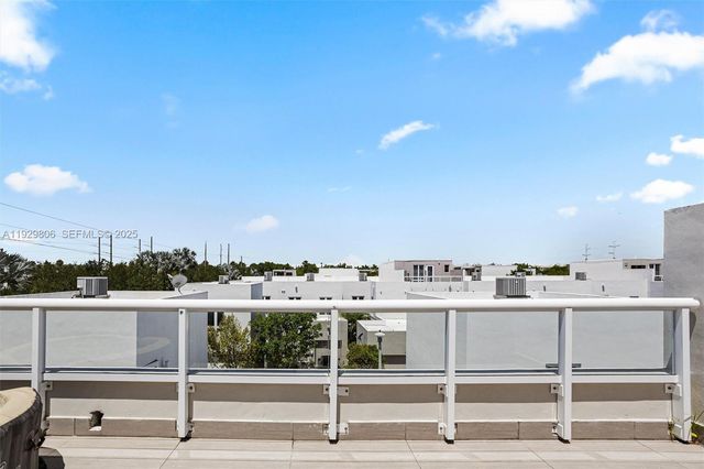 6308 NW 104th Path, Doral, FL 33178