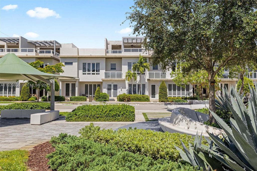 6308 NW 104th Path, Doral, FL 33178