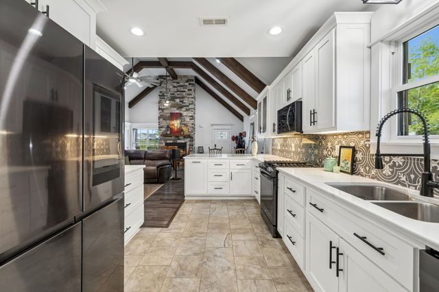 2104 Williamsport Pike, Columbia, TN 38401