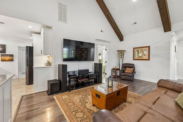 2104 Williamsport Pike, Columbia, TN 38401