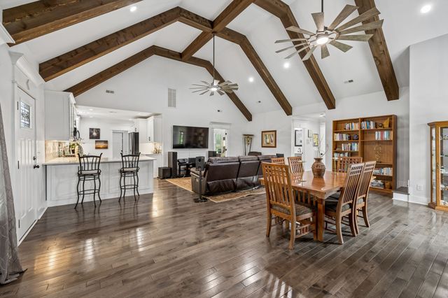 2104 Williamsport Pike, Columbia, TN 38401