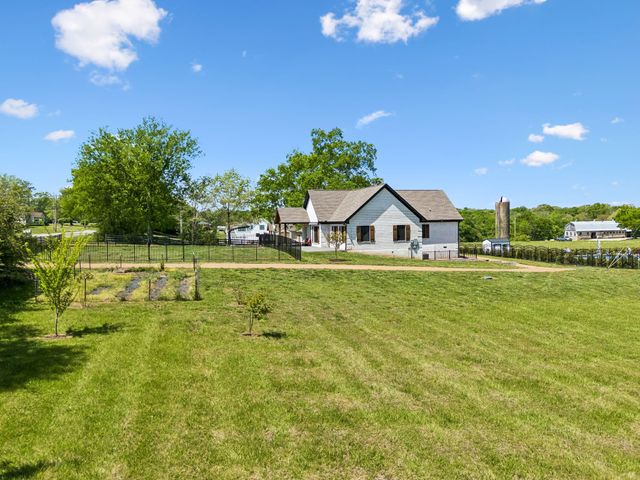 2104 Williamsport Pike, Columbia, TN 38401