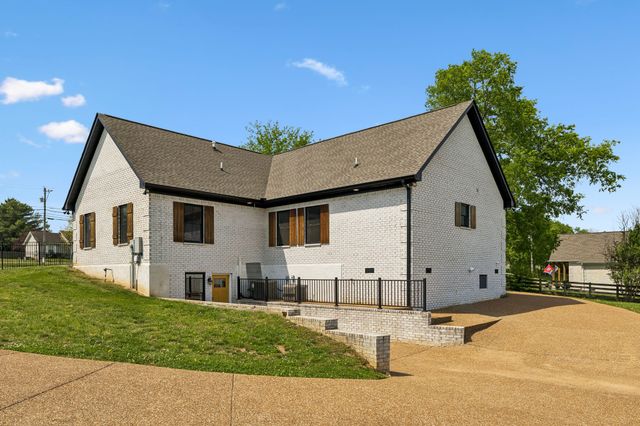 2104 Williamsport Pike, Columbia, TN 38401
