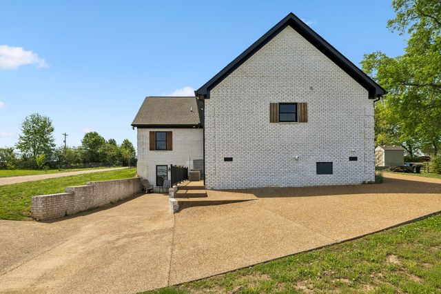 2104 Williamsport Pike, Columbia, TN 38401