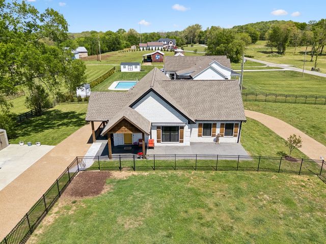 2104 Williamsport Pike, Columbia, TN 38401