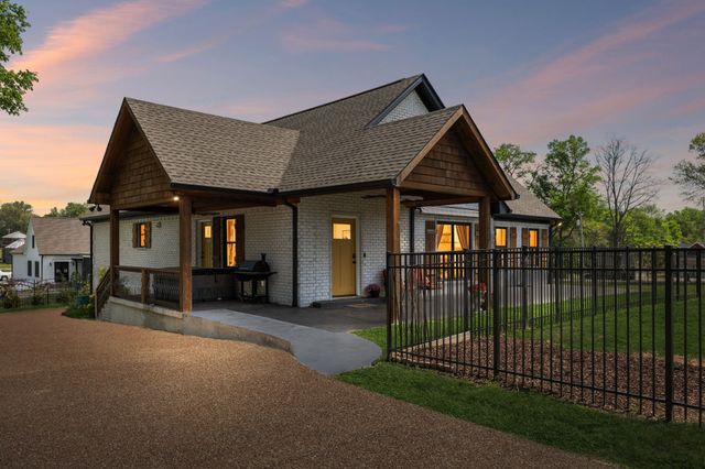 2104 Williamsport Pike, Columbia, TN 38401