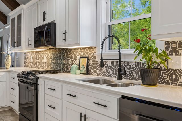 2104 Williamsport Pike, Columbia, TN 38401