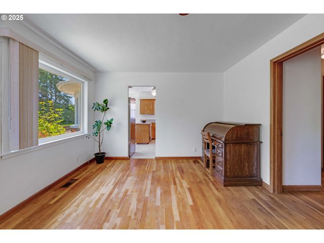 13015 E BURNSIDE St, Portland, OR 97233
