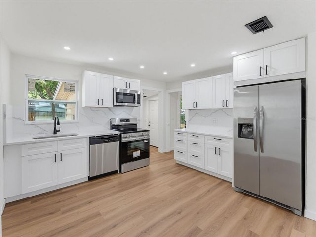 2017 N BETTY LANE, Clearwater, FL 33755
