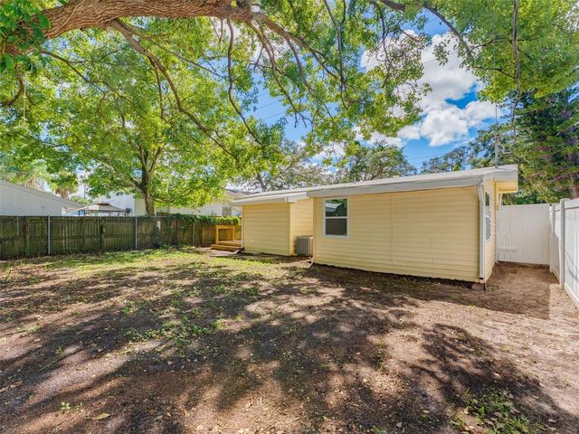 2017 N BETTY LANE, Clearwater, FL 33755