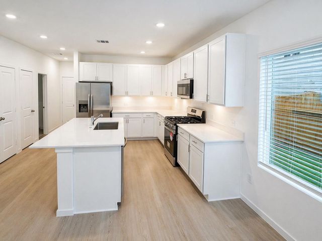 2211 Salinas Dr, Rosharon, TX 77583