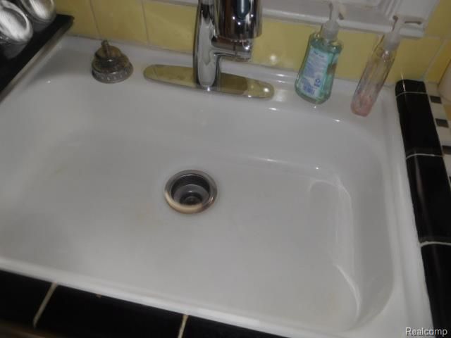 1664 11 Mile Road, Berkley, MI 48072