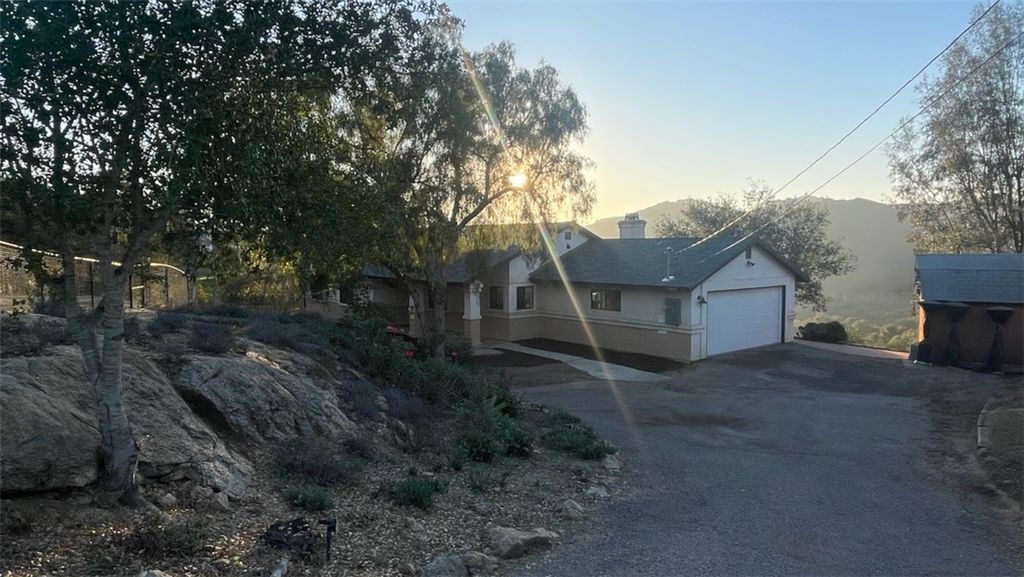 30053 Spearhead Trail, Valley Center, CA 92082