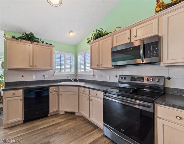 38323 Springdale Drive, North Ridgeville, OH 44039
