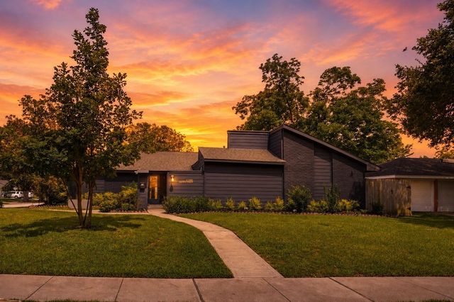 10819 Burdine Street, Houston, TX 77096