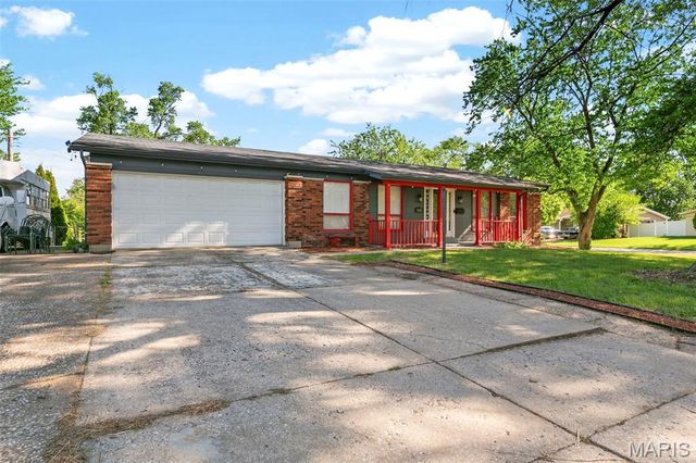 3655 Stonehaven Drive, Florissant, MO 63033