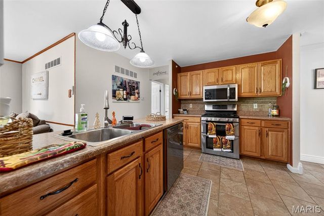 3655 Stonehaven Drive, Florissant, MO 63033