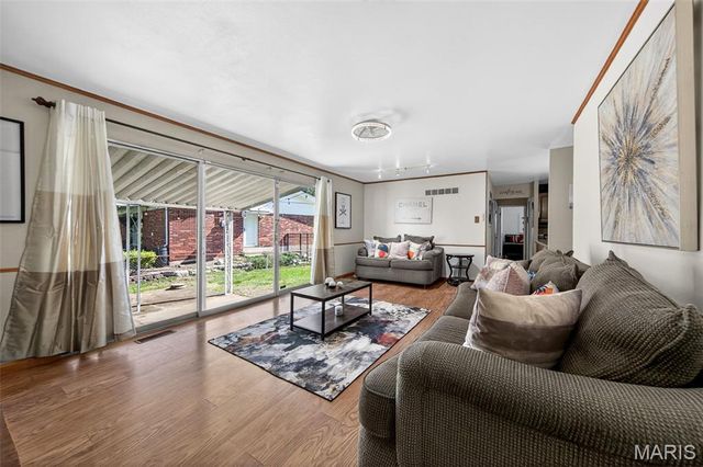 3655 Stonehaven Drive, Florissant, MO 63033