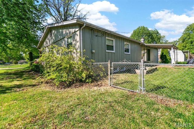 3655 Stonehaven Drive, Florissant, MO 63033