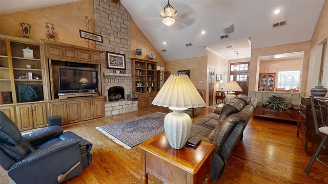 705 VZ County Road 3211, Wills Point, TX 75169