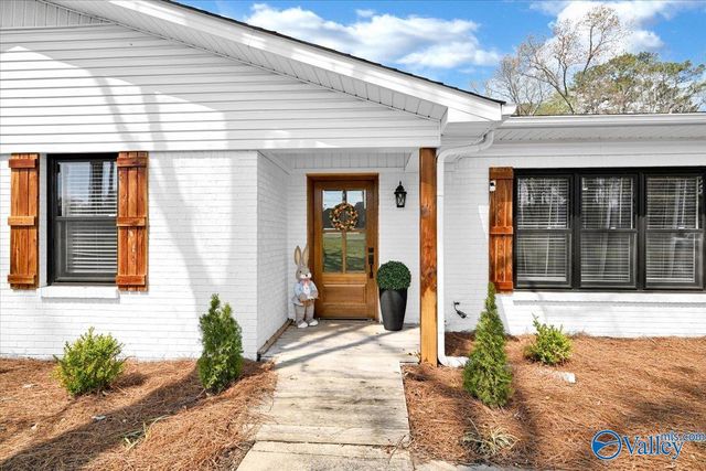 1403 Neighbors Lane SW, Hartselle, AL 35640