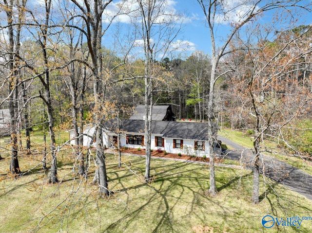 1403 Neighbors Lane SW, Hartselle, AL 35640