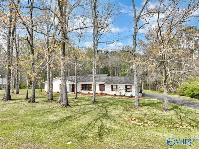 1403 Neighbors Lane SW, Hartselle, AL 35640