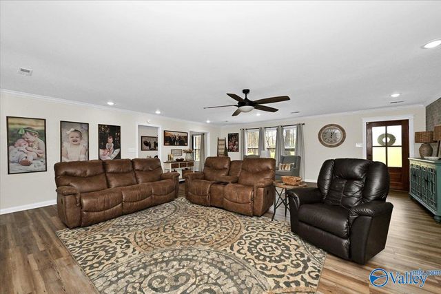 1403 Neighbors Lane SW, Hartselle, AL 35640