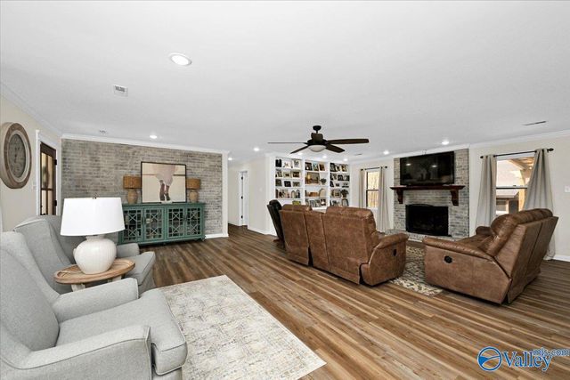 1403 Neighbors Lane SW, Hartselle, AL 35640