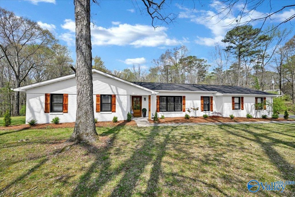 1403 Neighbors Lane SW, Hartselle, AL 35640