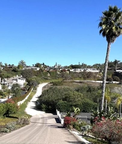 Mays Hollow Lane, Encinitas, CA 92024