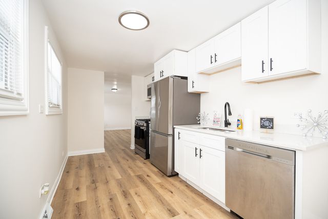 16551 Plymouth Drive, Markham, IL 60428